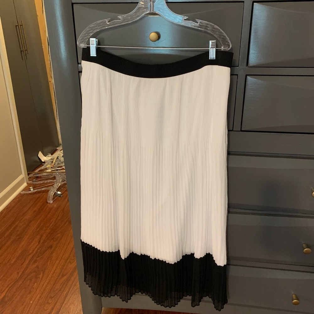Black and White Pleated Color Block Skirt